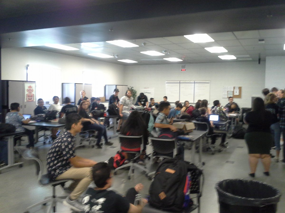 HHS_Robotics's tweet photo. Today's meeting was a success as we were able to lure some new people into the club #HHSRobotics https://t.co/zHkBacOwBj