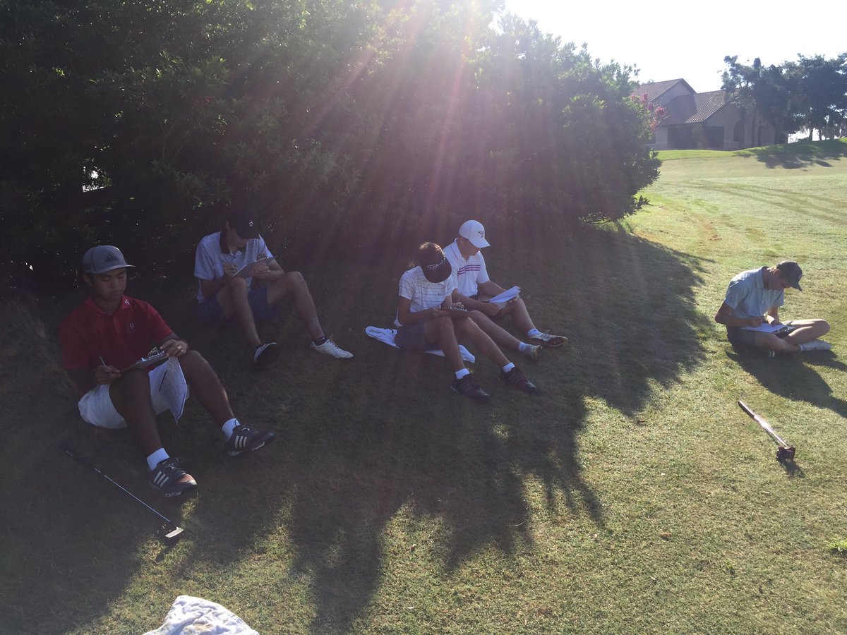 iainGLT's tweet image. Filling in the growth mindset test and play shots while talking out their thoughts @BishopsGateGA #assessmentweek