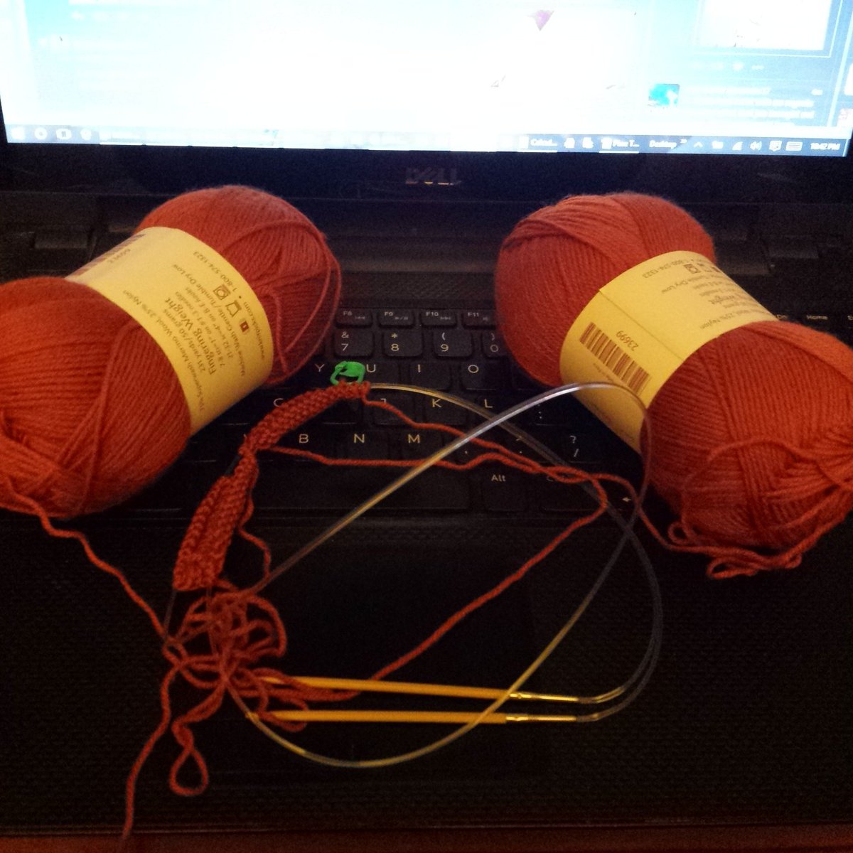 fromageisgood's tweet image. But it looks like this when I put it down... Lol #knitting #magicloop #toeup #socks #figure8caston