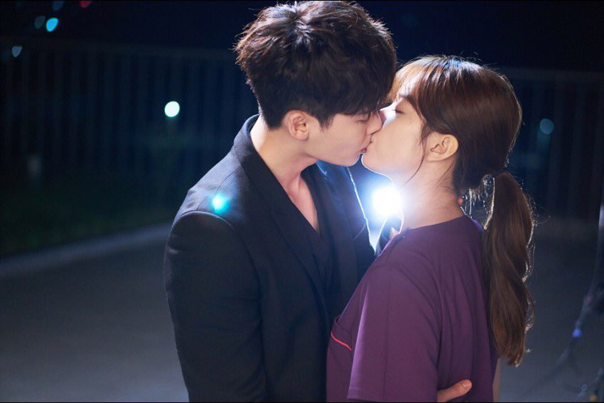 Ли чон сок параллельные миры. Ли джон сок меж двух миров. Дабл ю меж двух миров дорама. Меж 2 миров дорама. Кан чоль актер.