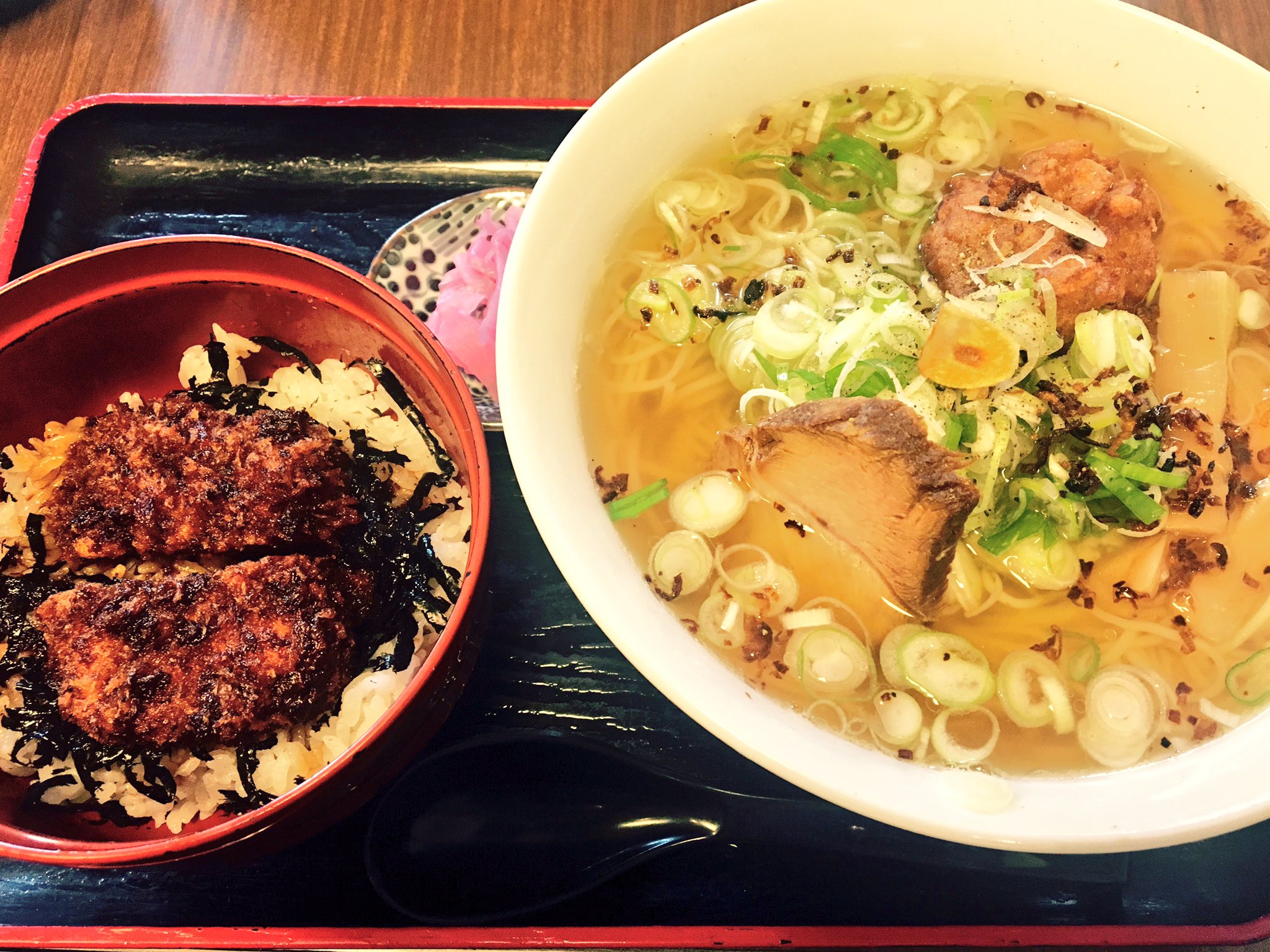 Takao 石巻 食堂きかく 半ソースかつ丼 さばだしラーメン あっさりさばだしスープにさばつみれと大量のネギが美味 孤独の グルメスペシャル 真夏の東北 宮城出張編に登場しお店は大繁盛中 東北地方での放送は今週末8 28 日 夕方4時 T Co