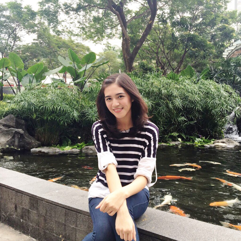 gabywarouw4's tweet photo. Smile! :) https://t.co/x8nD5IuTgh