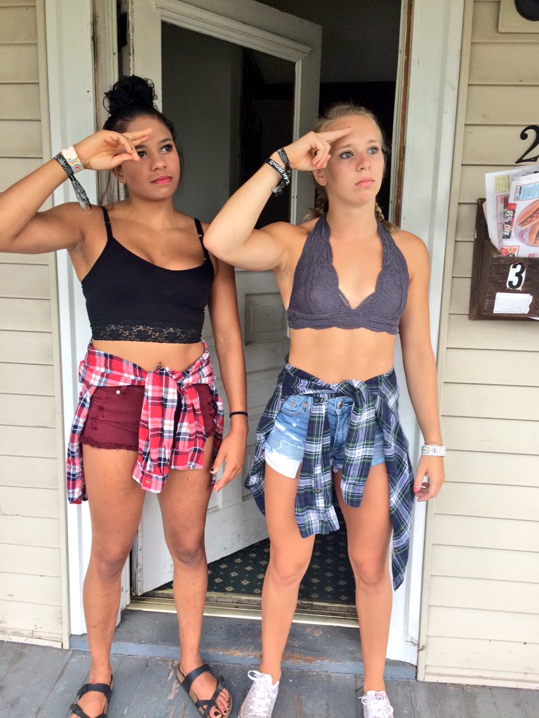 hannahklewis18's tweet photo. already missing my 2nd best friend #peace #luv #milly #dontgotoofar #goblugolds #transferplease https://t.co/qsWOMnEeZz