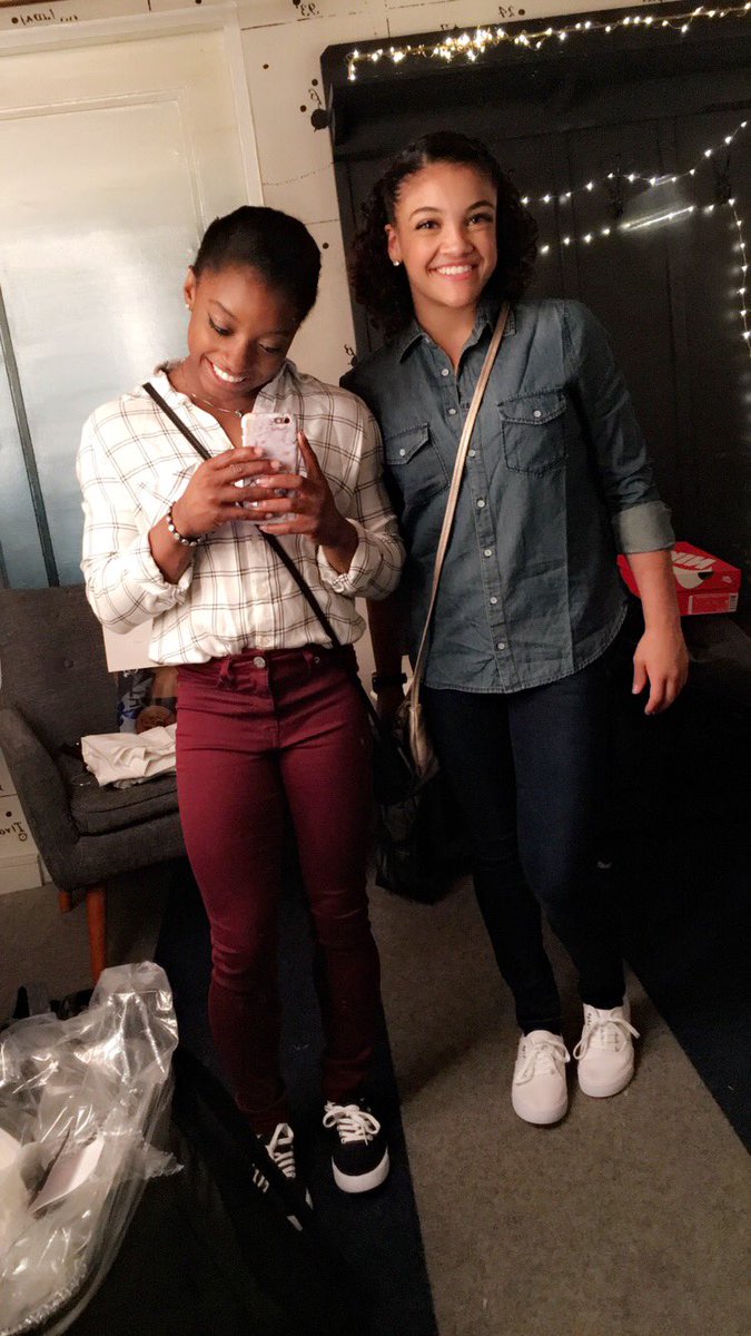 Simone_Biles's tweet photo. hamilton musical  ✨ https://t.co/y2exEM1qIJ