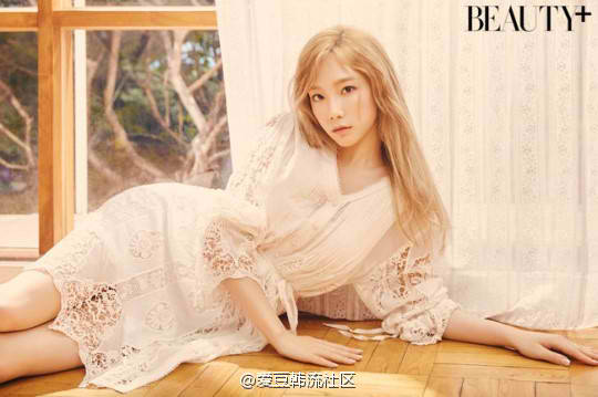 Snsd_China's tweet photo. 漂亮的Taenggu，#少女时代泰妍 化身秋日少女 在公开的画报中，泰妍完美化身秋日少女。干净而又温暖的秋天氛围衬托出泰妍的独特魅力，吸引了大众的注意力。#SNSD #TAEYEON https://t.co/nF2dtQp0m6
