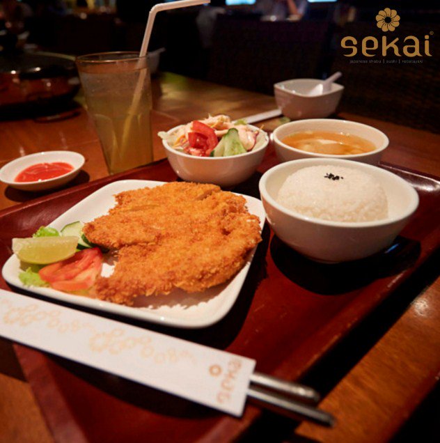 sekai_shabu's tweet photo. Semua set menu sudah tersaji lengkap dengan : nasi, salad, sup miso, dan ocha
#sekai #japanesefood #restoranjepang https://t.co/HhbiJ27cAV
