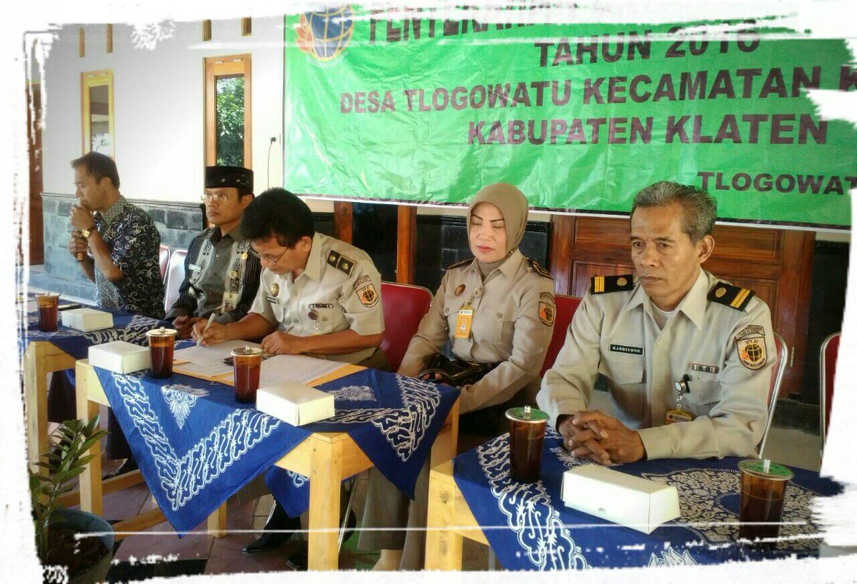 atr_bpnklaten's tweet photo. Penyerahan Sertipikat #Prona2016 @atr_bpn ds Tlogowatu #Klaten @info_suaraanda @SriHartini_Klt #SenangMemudahkan https://t.co/PNXUCJcTKF