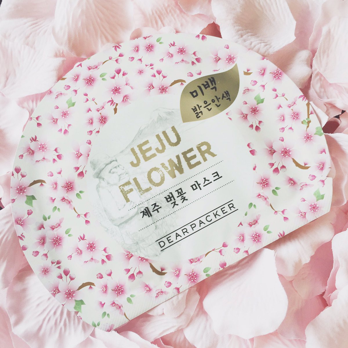 skincaremochi's tweet photo. My thoughts on the #dearpacker Jeju Cherry Blossom mask from @bbcos_official 🌸 ---> https://t.co/o1x1t6HGhd https://t.co/KRLCF4nj0q
