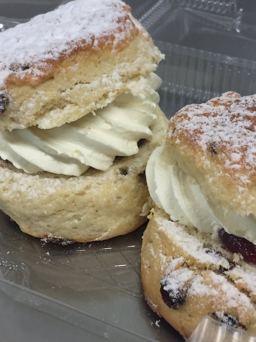 ChristmasBaker1's tweet photo. Summer-time or Any-time????  #creamscones https://t.co/cbtnbBIhds