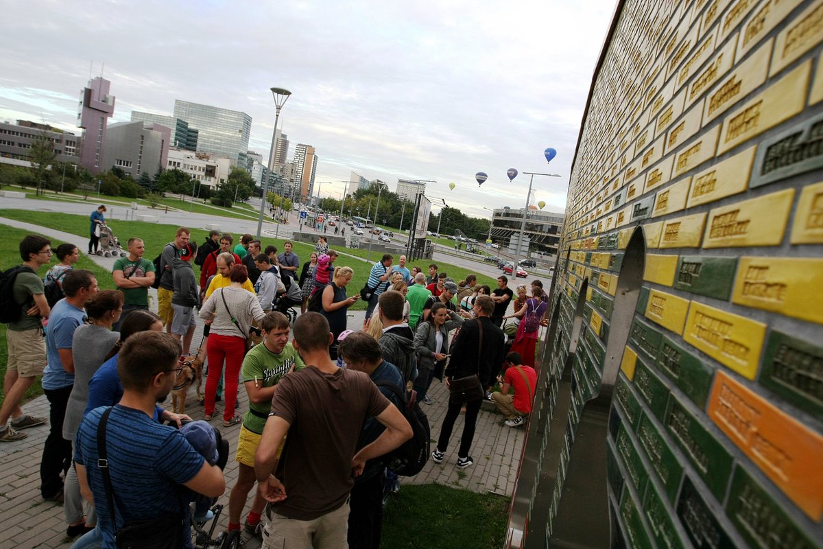 MP2plus's tweet photo. #Geocaching event to celebrate #BalticWay anniversary. https://t.co/TVAJ5HWtOH https://t.co/ytXTJcnPTj