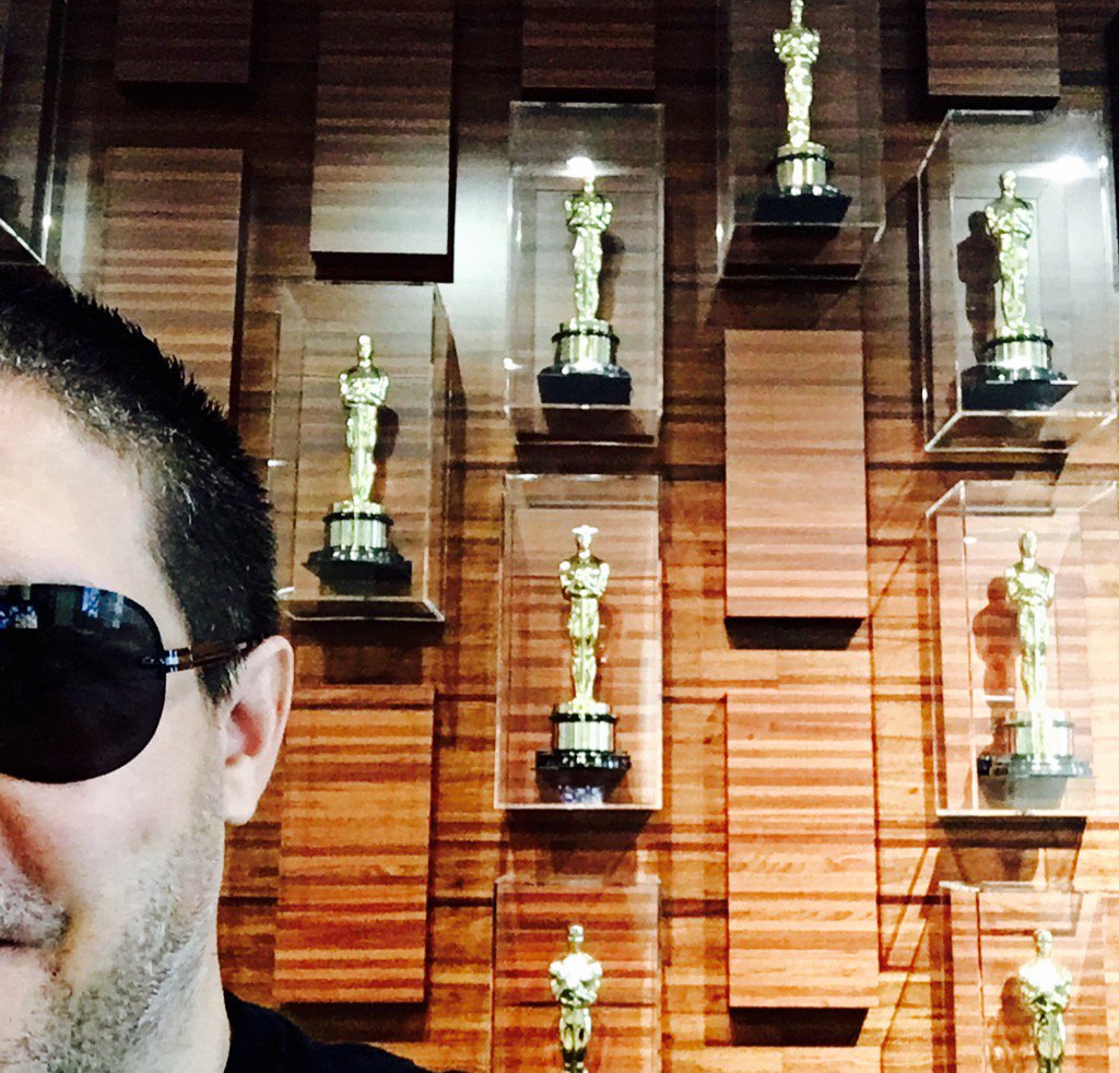 LoriteFrancisco's tweet photo. I asked - but they didn't let me take a single one of them home with me. #AcademyAwards #hoarder https://t.co/6oLLAoWXiR
