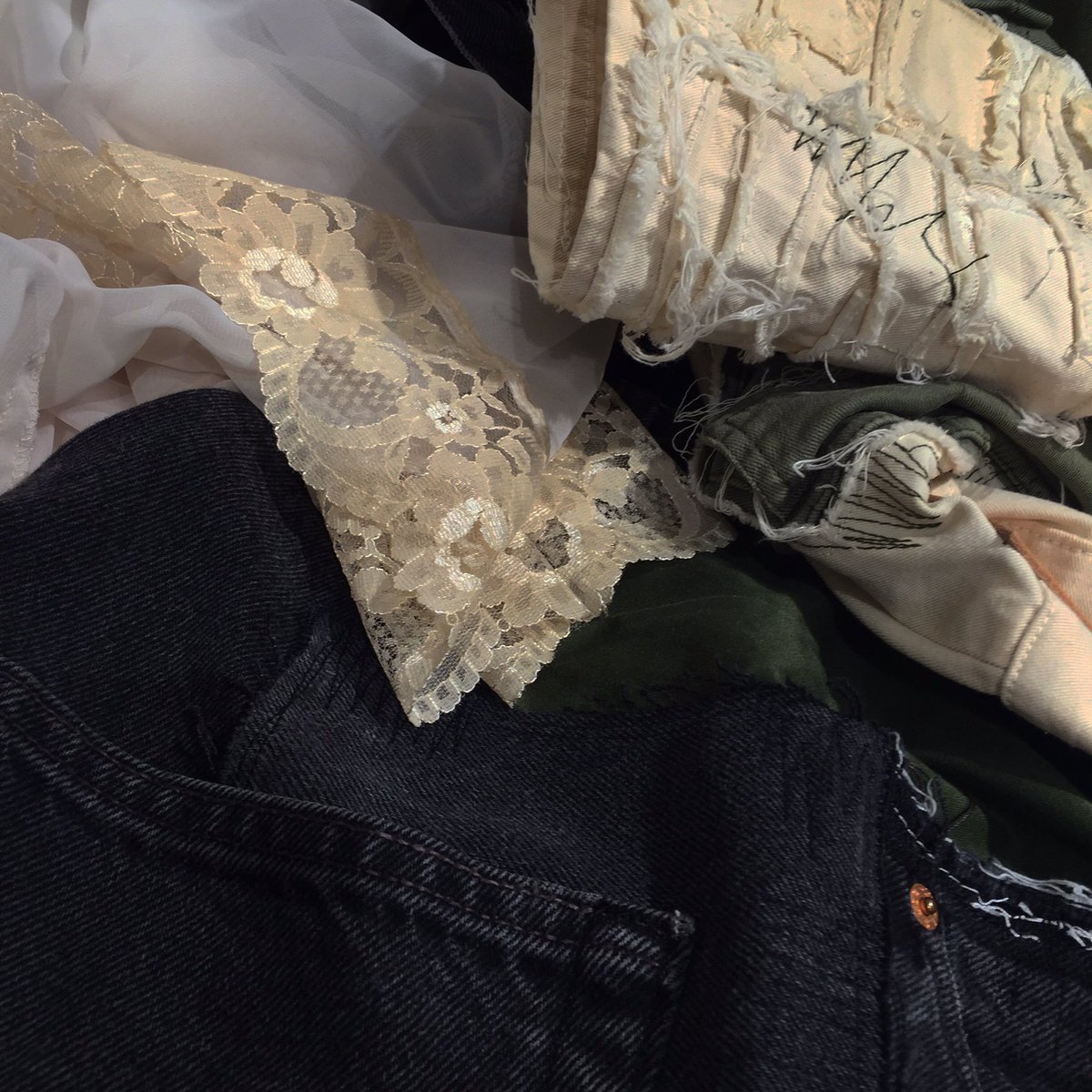 WALL_LABO's tweet image. ワークショップも大盛況に終わったDE:CODEより早くも、秋の1点物。
”先取りたい”そんな貴方へ

詳しくはinstagram
【wall_labo】をご覧下さいませ。
@parco_fukuoka 
@WALL_fukuoka