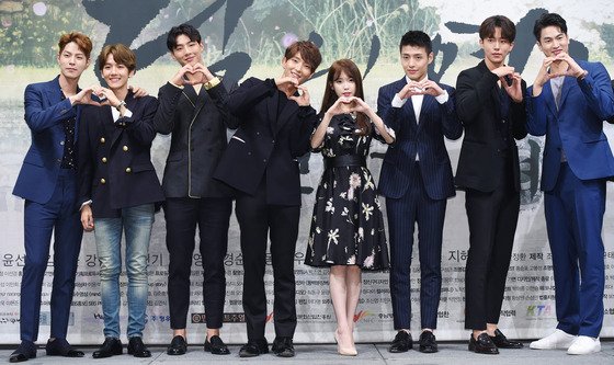 TheDramaKorea's tweet photo. Konferensi pers drama SBS "Moon Lovers" hari ini. https://t.co/RhFQR34yDW
