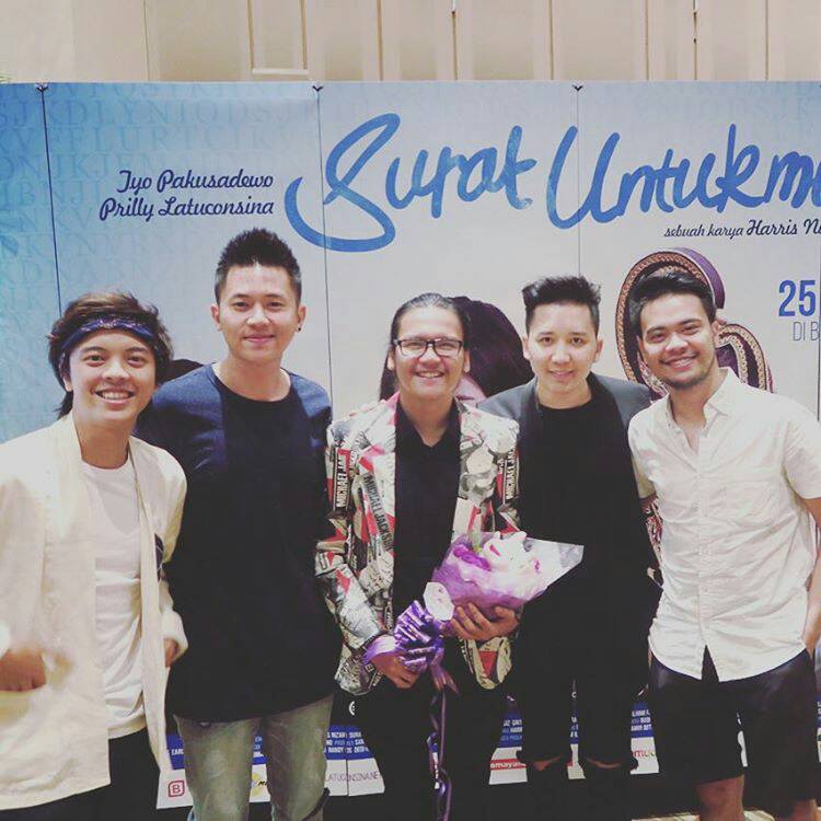 AreaSMASH's tweet photo. Seneng liat kalian kumpul 💞 #SMASHSELFIE https://t.co/VQ3enc4P2R