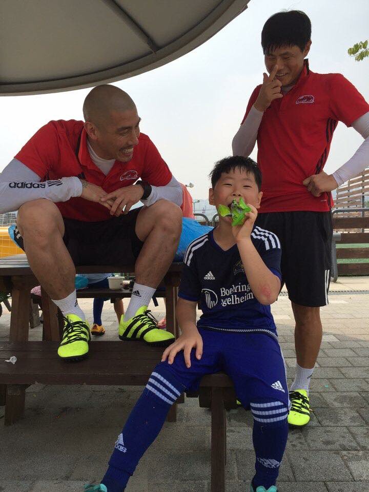 robotdr22's tweet photo. 축구의 시작은 별거 없다⚽️즐거우면 된다😁행복하면 된다.🐙⚽️❤️ https://t.co/JhUp3hflVL