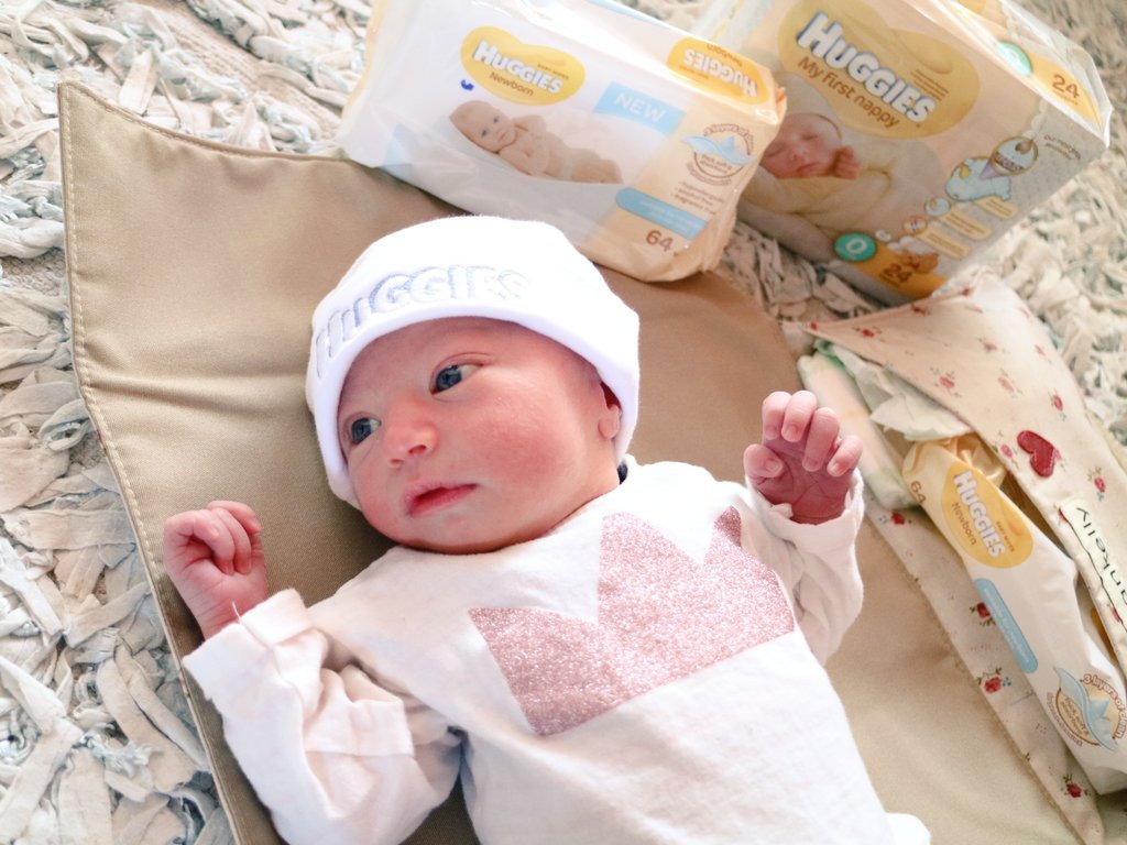 Totally sorted for changing time thanx to <a href="/Huggies_SA/">Huggies South Africa</a> &amp; <a href="/jeankellyCPT/">jeankelly</a> changing clutch. Ps:Huggies we love the hat💖