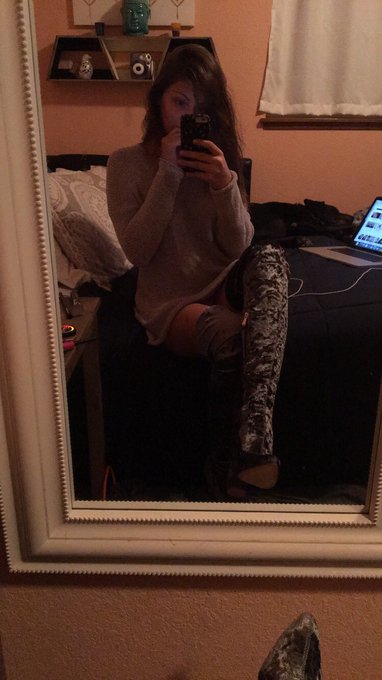 Watch Shelby's leaked NSFW photo on TwXstars