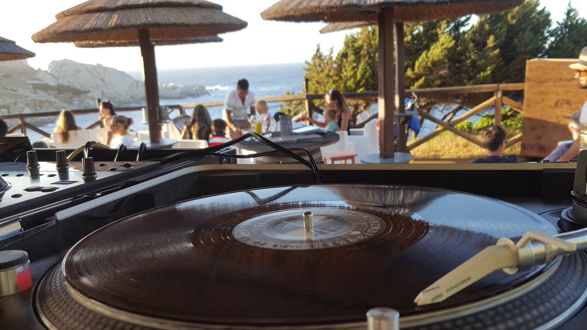 Edm_ETC's tweet photo. Follow @edm_etc  RT @djraym74: #vinile  #Vinyl  #djraym74 #housemusic https://t.co/02pCvQZcwM