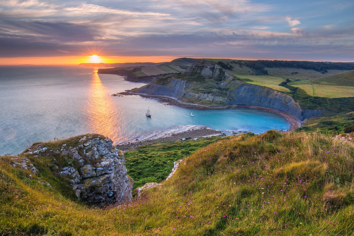 dannywretham's tweet photo. #ChapmansPool @lovefordorset @AP_Magazine @DPhotographer @digiFfotoramblr #Sunset #DanielWrethamPhotography #Sunrise https://t.co/TWYlhUL5xn