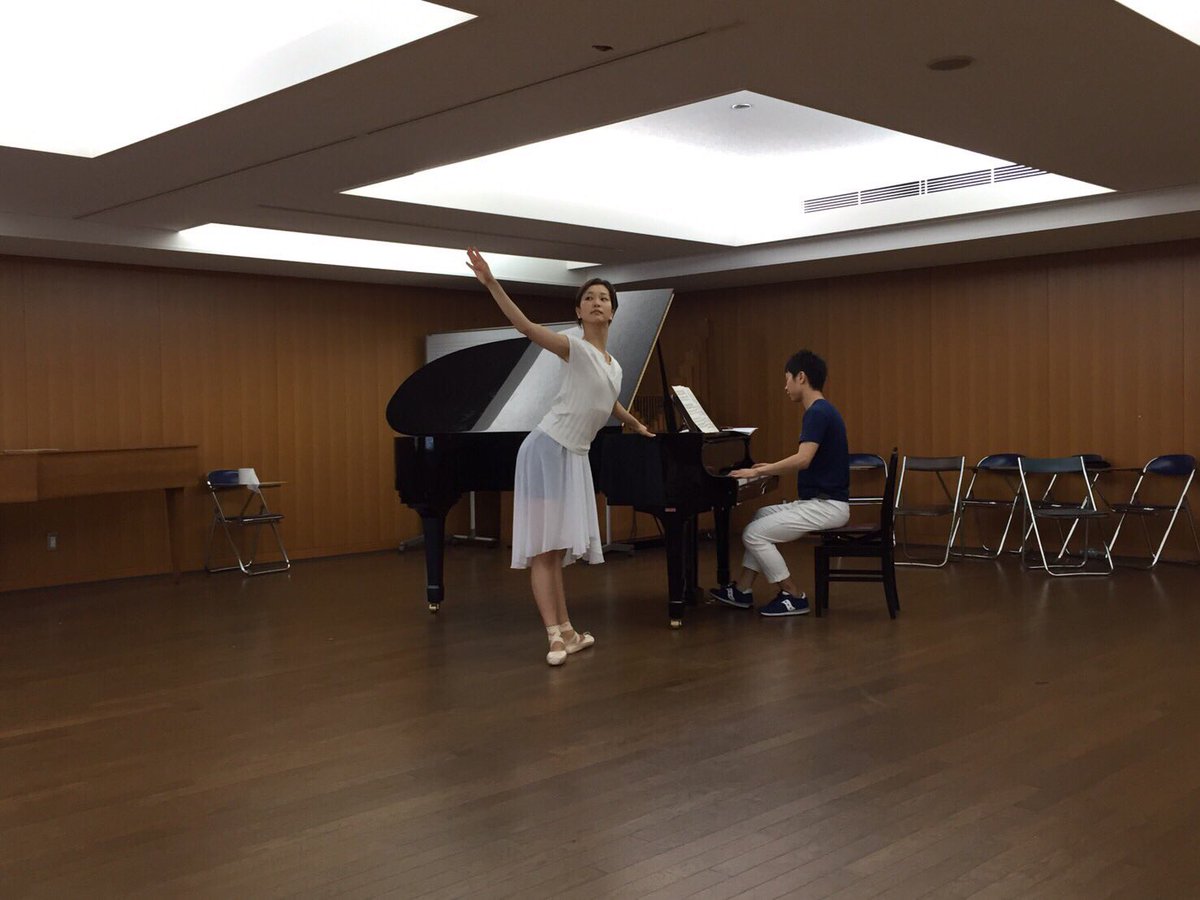 JSolfege's tweet image. プログラムの１つとして、バレエダンサーの下村さんをゲストでお招きして、ドビュッシーの小組曲と共にパフォーマンスをお届けします。彼女のウルトラスーパーハイパービューティなパフォーマンスは必見です！