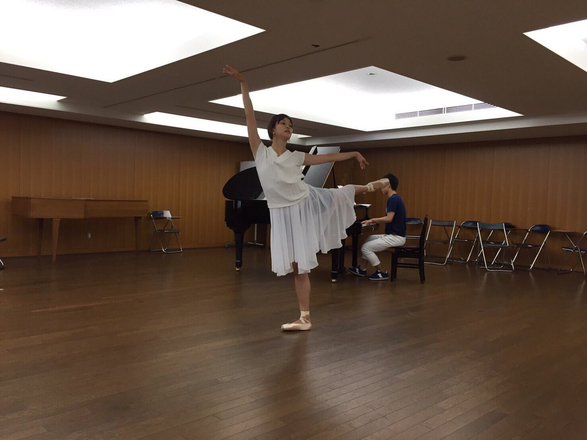 JSolfege's tweet image. プログラムの１つとして、バレエダンサーの下村さんをゲストでお招きして、ドビュッシーの小組曲と共にパフォーマンスをお届けします。彼女のウルトラスーパーハイパービューティなパフォーマンスは必見です！