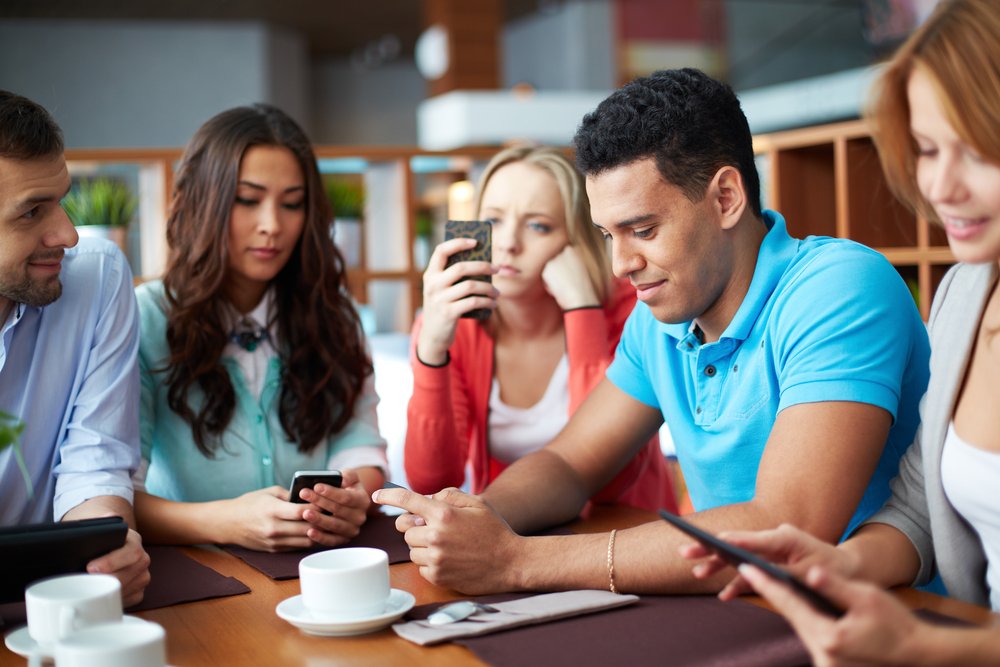 ASAPCompare's tweet image. More than half of smartphone users still visit the store before buying buff.ly/2bOp0ZC