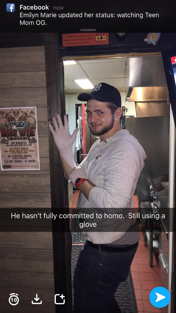 Mccrumbles's tweet photo. #djdarkbird #workfun #thisguysgotmyback #workbitch #rubbergloves #barlife https://t.co/XM4fMhtF5o