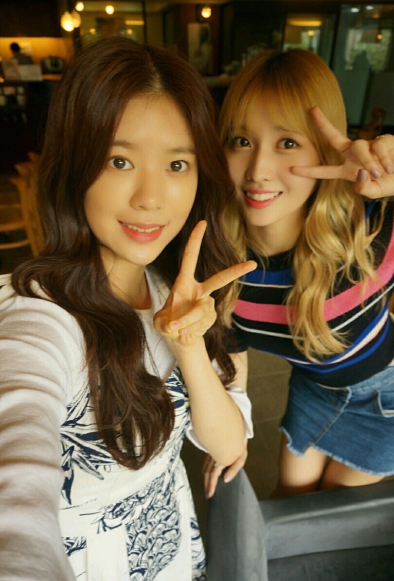 Daisy MOMOLAND dan Momo TWICE. (Twitter @twice_ph)