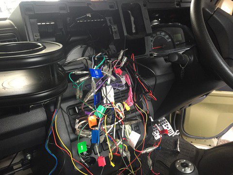 軽トラ リフトアップ ｊ Tanto 但東自動車 A Twitter ハイゼット ジャンボ ４インチリフトアップにナビ ドライブレコーダー Etc バックカメラの取り付け フロントスピーカー交換 サテライトスピーカー サブウーハーの取り付けで配線が大変なことになってま す
