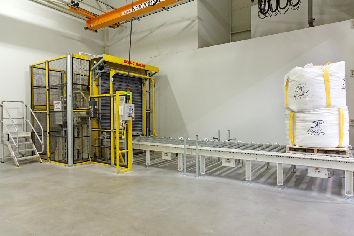 ScanclimberOy's tweet image. #Scanclimber customized #schoist #SC1120 for transport at #NGKCeramics factory in #Poland. goo.gl/CS0Uhi