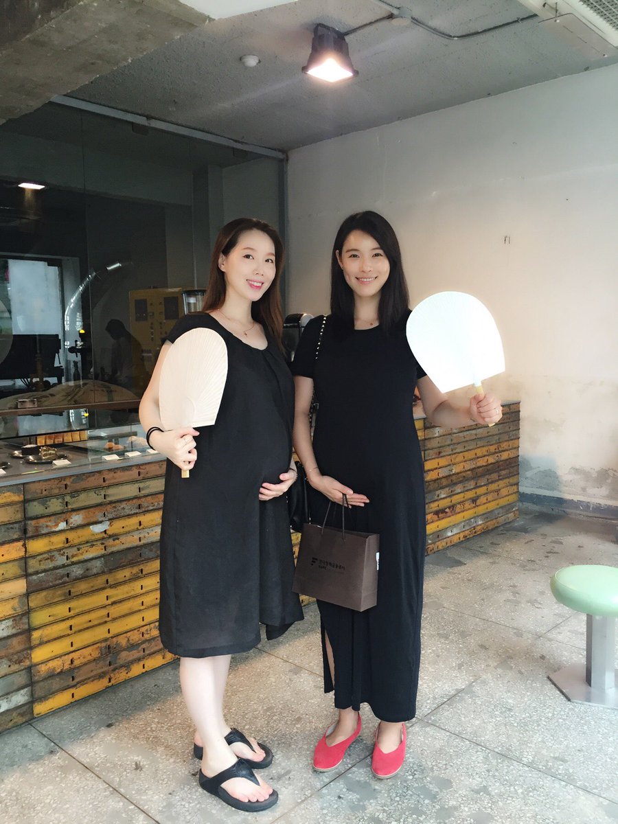 배불뚝이 둘이 만나니 넘나 좋으다~~^^ 
딱지엄마랑 축복이엄마랑 오랜만에 수다 티타임~ 곧 만나게 될 우리 애기들 얘기로 시간가는 줄 모름ㅋㅋ
#가희 #김희선