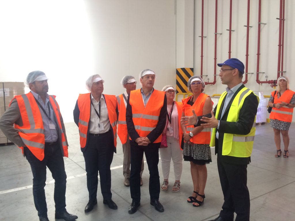 departement86's tweet photo. @brunobelin @DaugeValerie @jpabelin #APichon visitent le site Delipapier à Ingrandes avec le directeur #CJacob https://t.co/wTz6YoLBNe