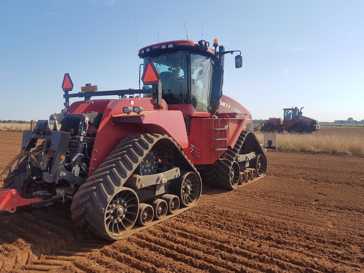 CroftyMartin's tweet image. Putting lucerne and grass in today.