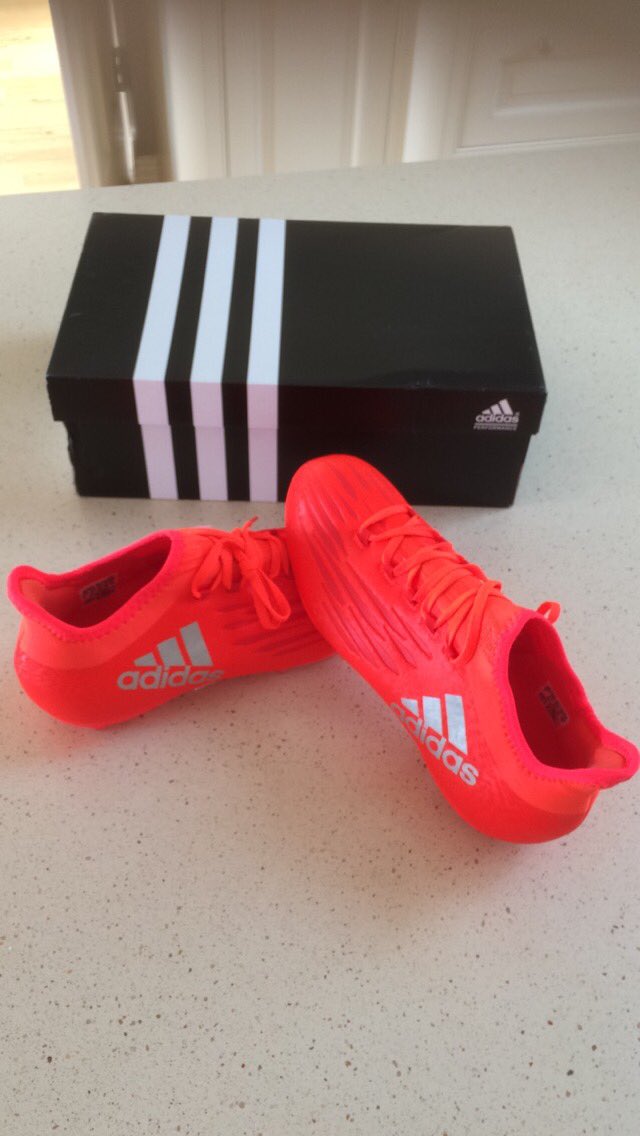 Thanks to <a href="/Elverys/">Intersport Elverys</a> for the boots!! #BringTheColour