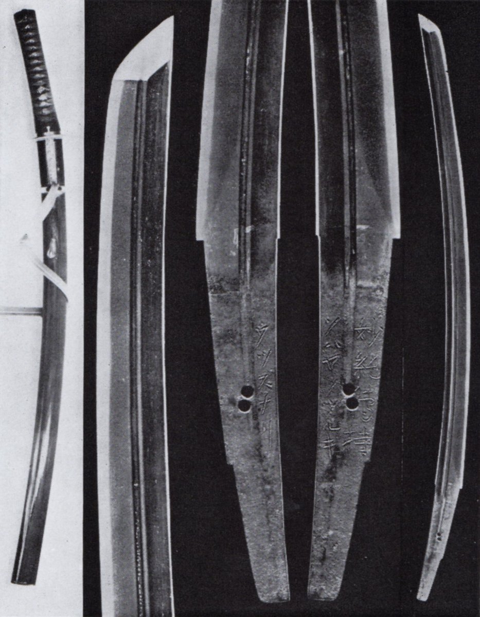 斜水左文字 刀剣と金工 差裏に 妙純伝持 ソハヤノツルギ 表に ウツスナリ の彫り物 昭和35年 1960年 重要無形文化財保持者 人間国宝 の刀匠宮入昭平の手により写され 久能山東照宮に納められた 二枚目 彫物は写しで鮮明にみられる 斜水左文字 刀剣と金工 差裏に 妙純伝持 ソハヤノツルギ 表に ウツスナリ の彫り物 昭和35年 1960年 重要無形文化財保持者 人間国宝 の刀匠宮入昭平の手により写され 久能山東照宮に納められた 二枚目 彫物は写しで鮮明にみられる