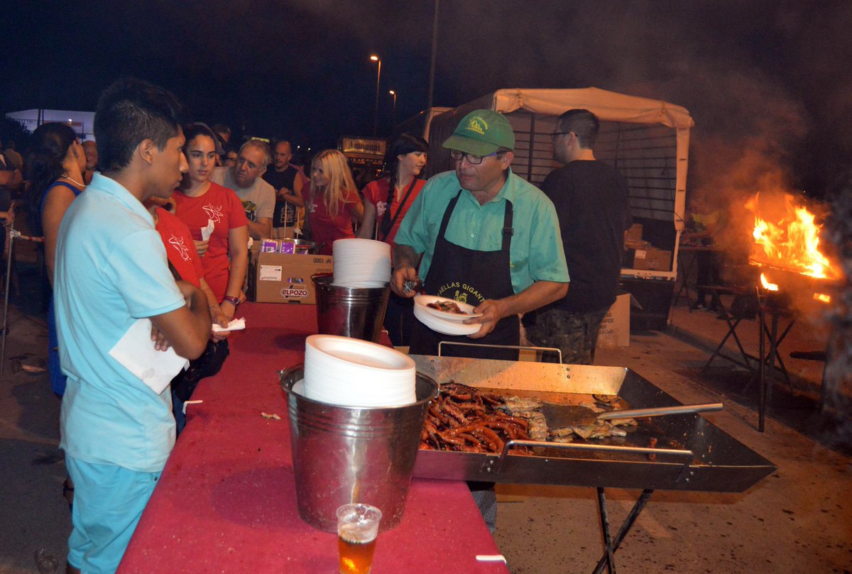 ¿Quieres ver las fotos de las peñas en la XIV Noche de la Zurra y la Brasa? ¡Aquí puedes! goo.gl/385Gnq