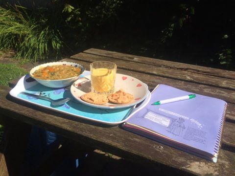 KarenElwis's tweet photo. Working lunch in the garden... #Homeworking #Scotland #Garden #Writing #Waspsbegone #LochLeven #Copywriting #DodoPad https://t.co/8WCebRR1uA