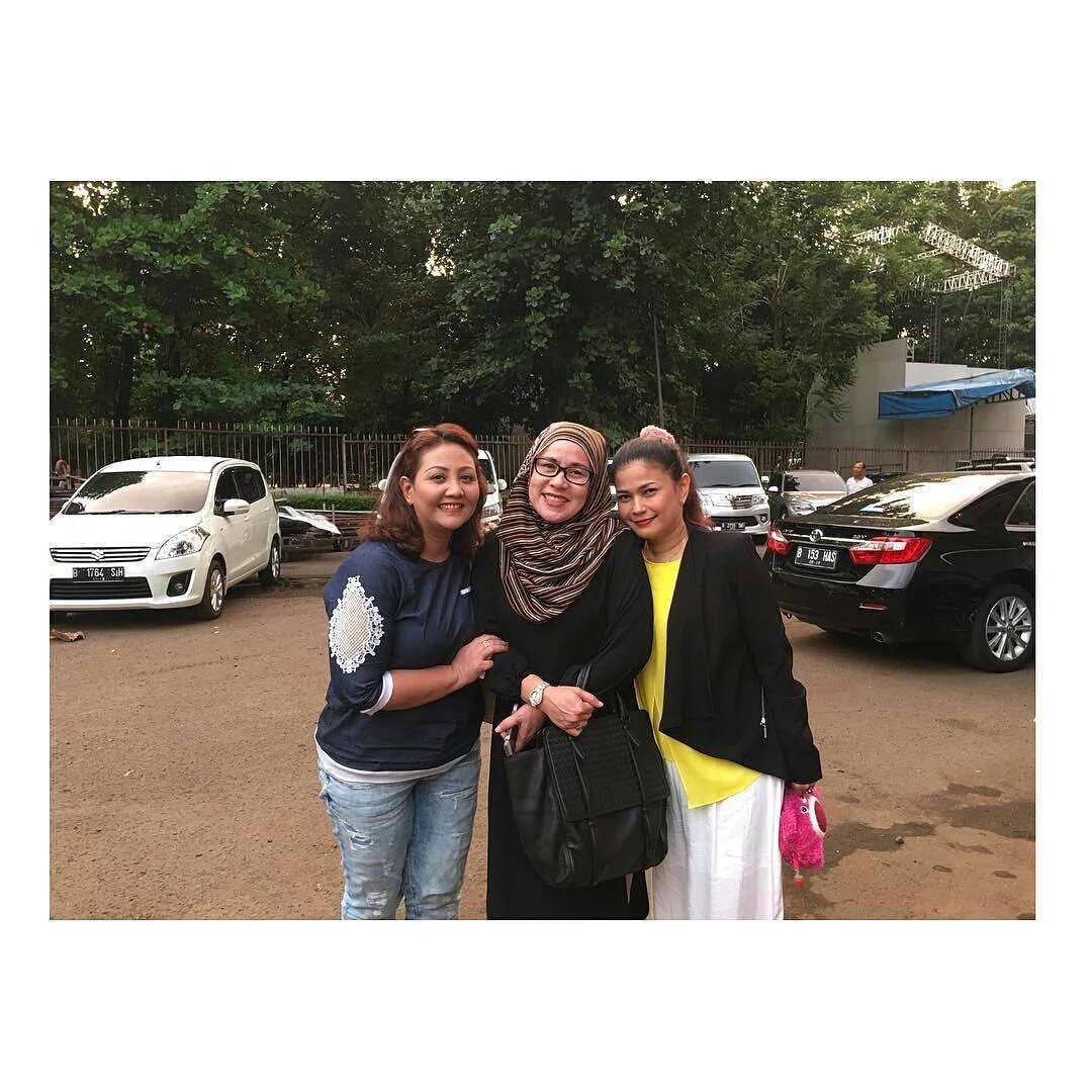 ditfatma's tweet photo. Kalau ini ibu2 gemash😂😂😂 @alysyarief @PrillyBie @audimarissa_ #HUT26SCTVWithALIILY https://t.co/kcCYHsPYrH