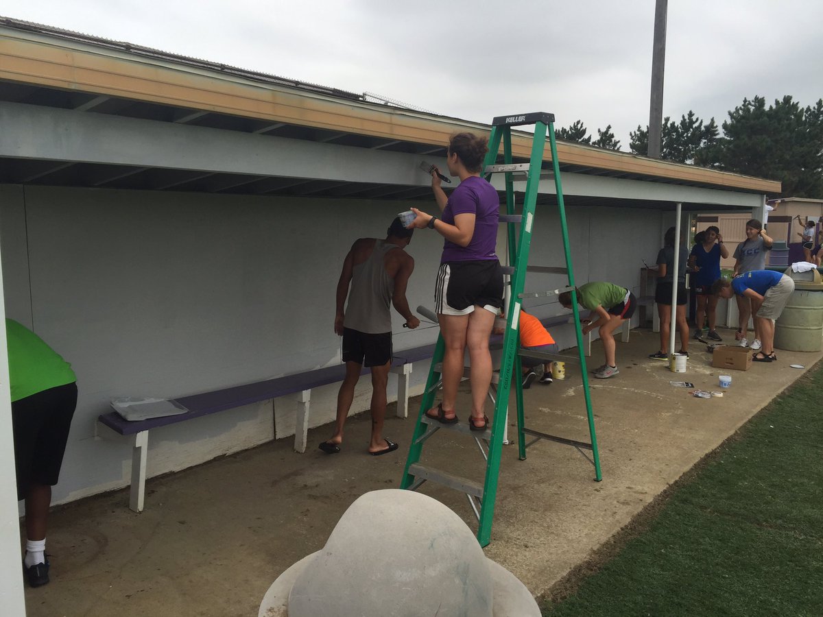 jgleason13's tweet photo. Good morning of @GCMapleLeafs service projects on campus #Oneaf Thanks for your hard work https://t.co/YxnOcFaa3c