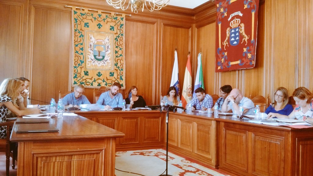 GacetaMeridiano's tweet photo. Pleno @AytoValverde aprueba cobrar gastos de gestión  zona ITER dejando sobre la mesa los gastos urbanización https://t.co/I6KEkOestV