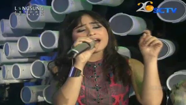 Melani_Yd's tweet photo. Suaranya membahana bngtt😘 Cantik juga😍😍 https://t.co/tfKkKkB57O