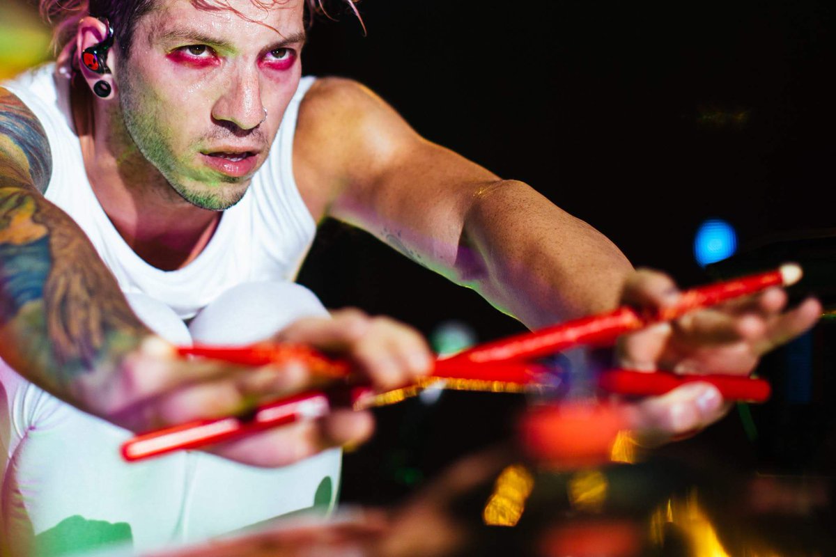Ban21Pilots's tweet photo. josh has red sticks which were clearly hand crafted by satan himself #ban21pilots https://t.co/H3VjMc5PKy