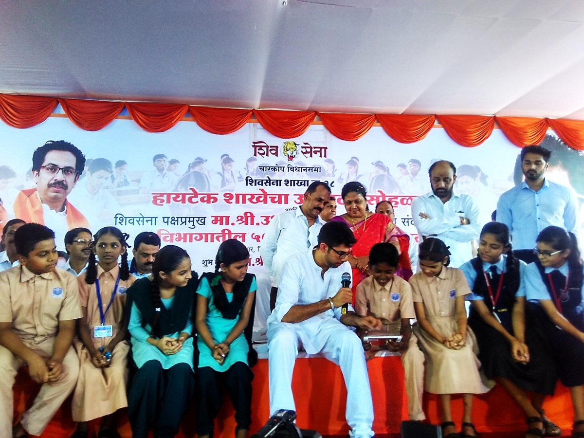 AUThackeray's tweet photo. Distributed 500 tabs in Charkop yesterday. Tabs contain audio visuals, text books, notes. Reduces load of bags https://t.co/kuPrvdzTF3