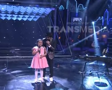GadiesQt's tweet photo. @HitamPutihT7 tlg undang ini..Arisni nisma putri, wlo tuna netra tp bertalenta.. btw makasih hr ni dah undang silvy https://t.co/D2qJQRhn6d