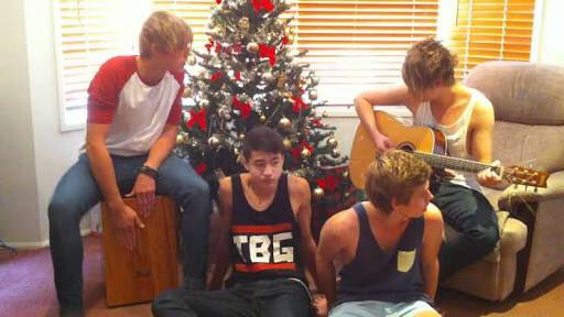 peachdiors's tweet photo. This cover is just 🙌🏼

#OG5SOS https://t.co/SbNZ4f972n