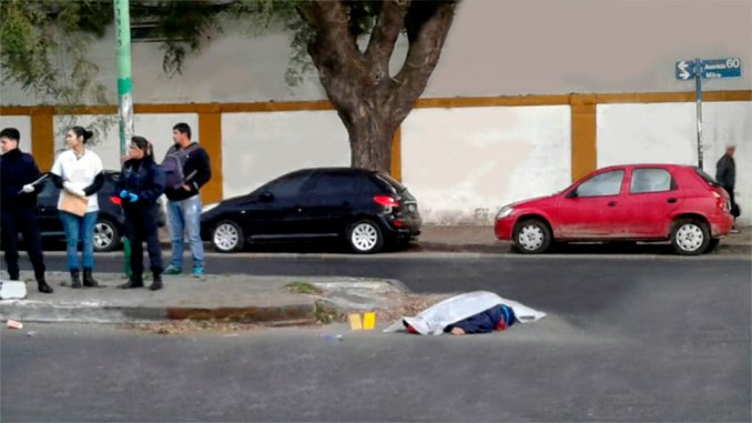 Otra misteriosa muerte en La Plata: ejecutan a un menor por la espalda
 
minutouno.com/c1505574