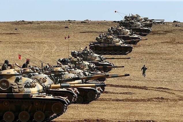 HasanHella's tweet photo. #Cerablusda #FıratKalkanı yürüyün be Allah'ın aslanlari https://t.co/n5nJxLMCOR