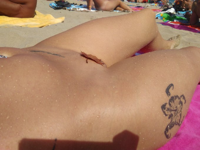 Playa, playa ouuuuuh playa !!!! 😜💋 Bisous mes ch&eacute;ris. Rt si tu aime l'Eve qui est en moi 💋💞 https://t<a href="/tag/fra"class="tags"><span>#fra</span></a><a href="/tag/frairl"class="tags"><span>#frairl</span></a>