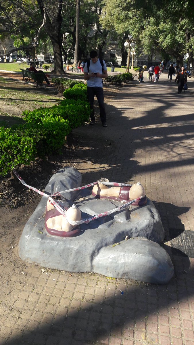Vandalizaron la imagen del personaje #Patoruzú en el Paseo de la Historieta en Av. Colón [Vía <a href="/diegogualda/">Diego Gualda</a>]