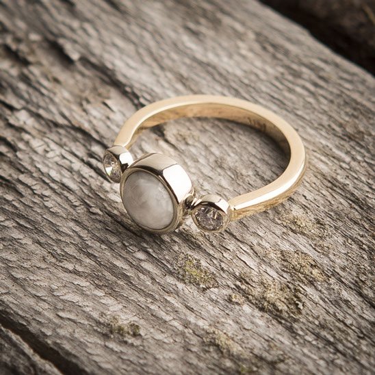 ArtsUnleashed's tweet image. Today 2pm – 4pm: Scallop Pearl Demo @ Fancy Jewellers, 318 St. George St. #ArtsUnleashed  artistsofannapolis.ca/project/craig-…